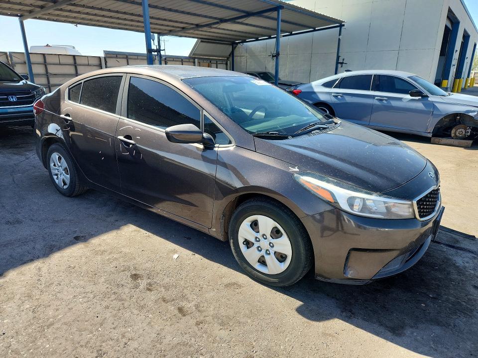 2018 Kia Forte მანქანა იყიდება აუქციონზე, vin: 3KPFL4A71JE180926, აუქციონის ნომერი: 59261736