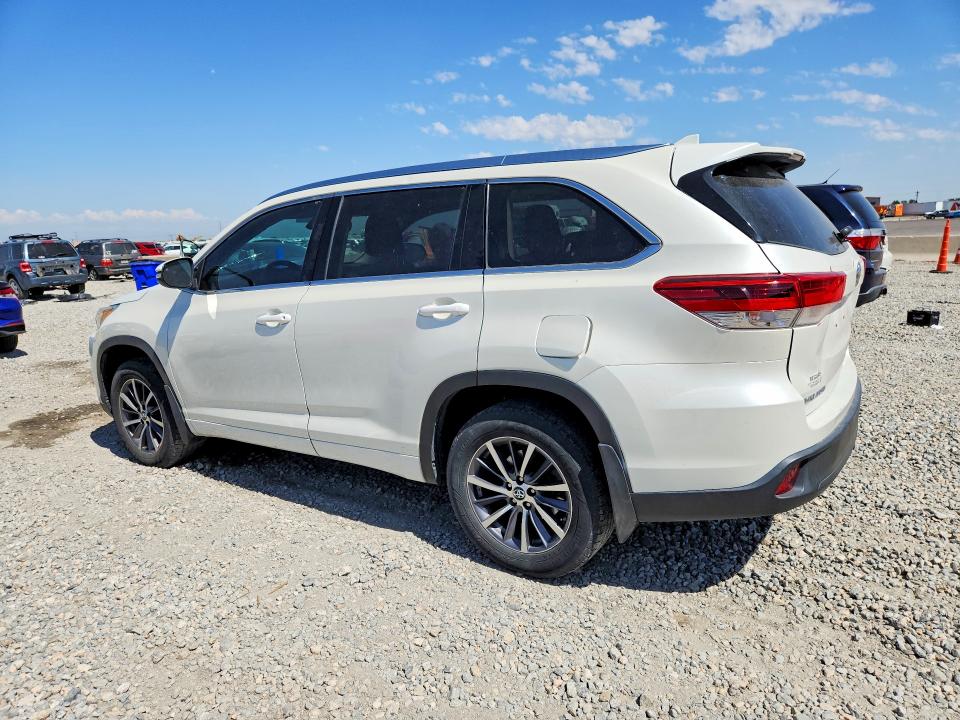 2018 Toyota Highlander მანქანა იყიდება აუქციონზე, vin: 5TDJZRFH6JS909418, აუქციონის ნომერი: 61345856