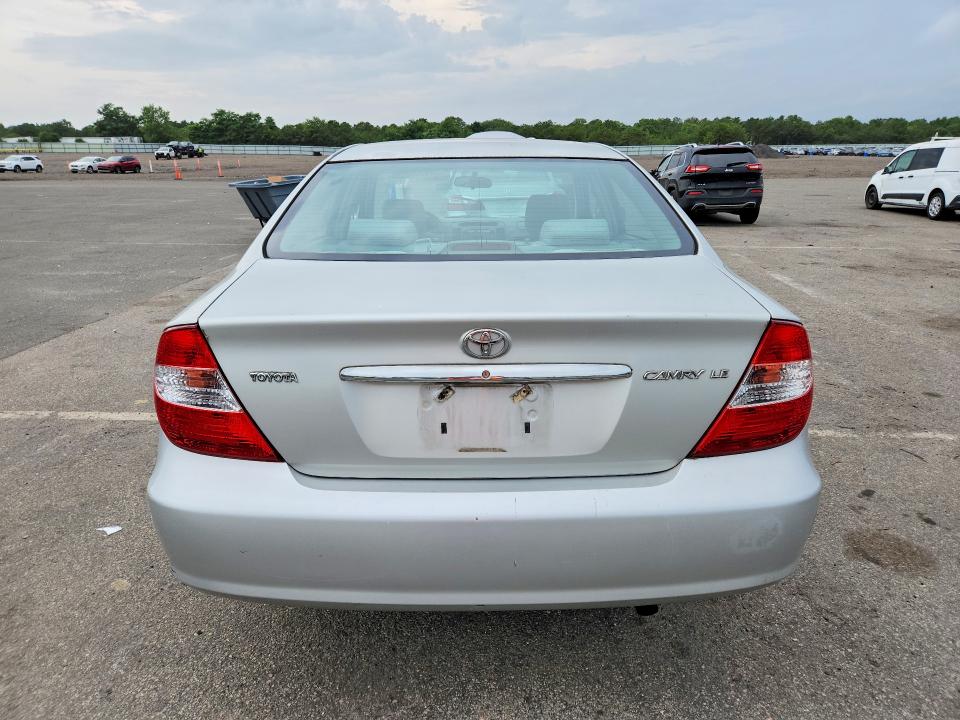 62000596 :رقم المزاد ، 4T1BE32K22U092570 vin ، 2002 Toyota Camry مزاد بيع