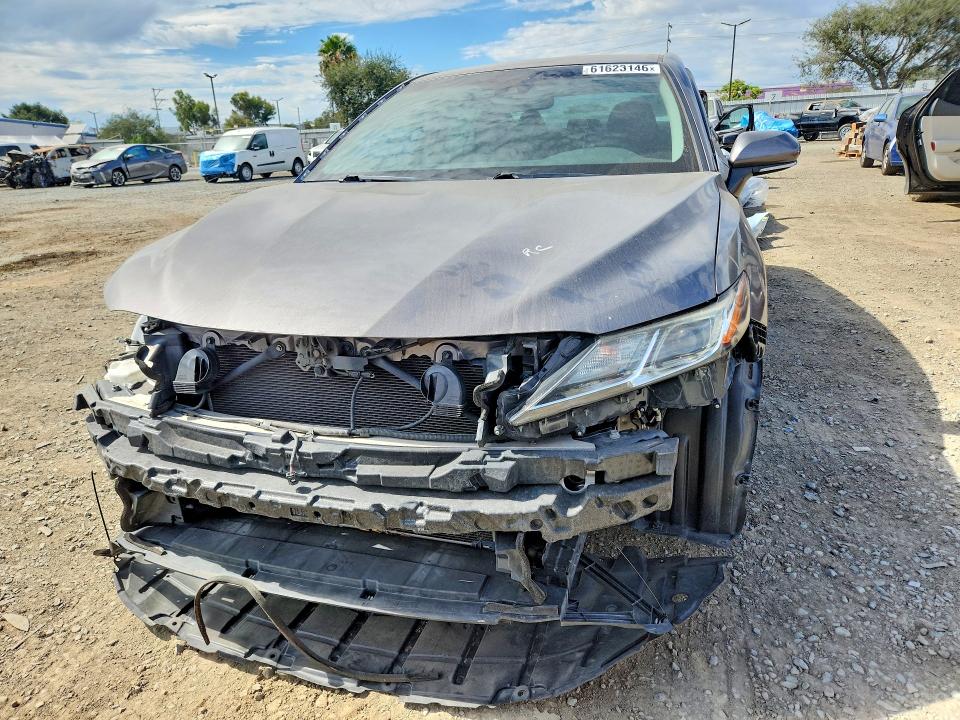 Продаж на аукціоні авто 2018 Toyota Camry, vin: 4T1B11HK9JU670380, номер лоту: 61623146