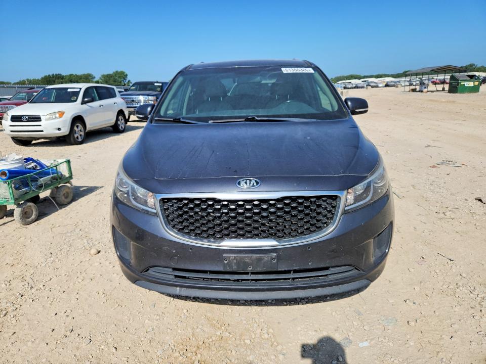 61306386 :رقم المزاد ، KNDMB5C10H6315189 vin ، 2017 Kia Sedona مزاد بيع