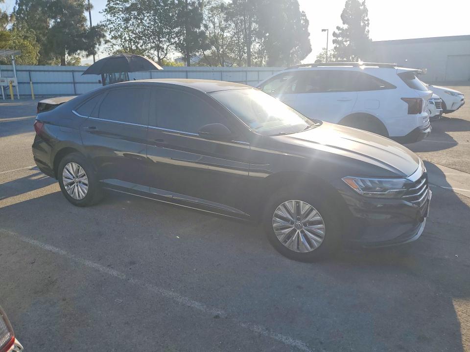 61189596 :رقم المزاد ، 3VWCB7BU5LM035051 vin ، 2020 Volkswagen Jetta مزاد بيع