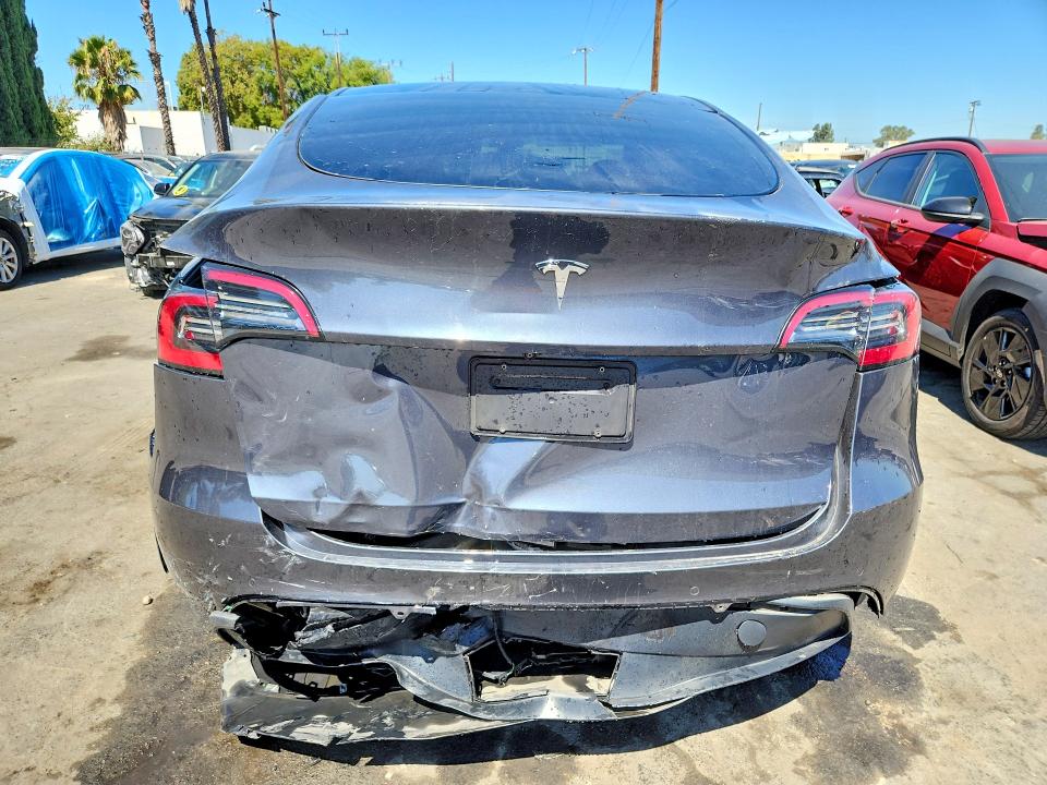 60846376 :رقم المزاد ، 5YJYGDED8MF124395 vin ، 2021 Tesla Model  Y مزاد بيع