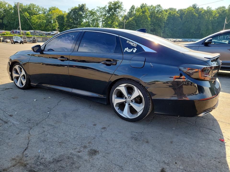 61396916 :رقم المزاد ، 1HGCV2F34JA047282 vin ، 2018 Honda Accord مزاد بيع
