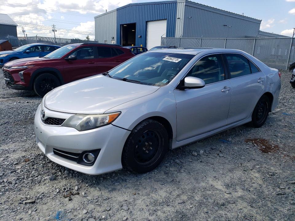60563276 :رقم المزاد ، 4T1BF1FKXEU329516 vin ، 2014 Toyota Camry مزاد بيع