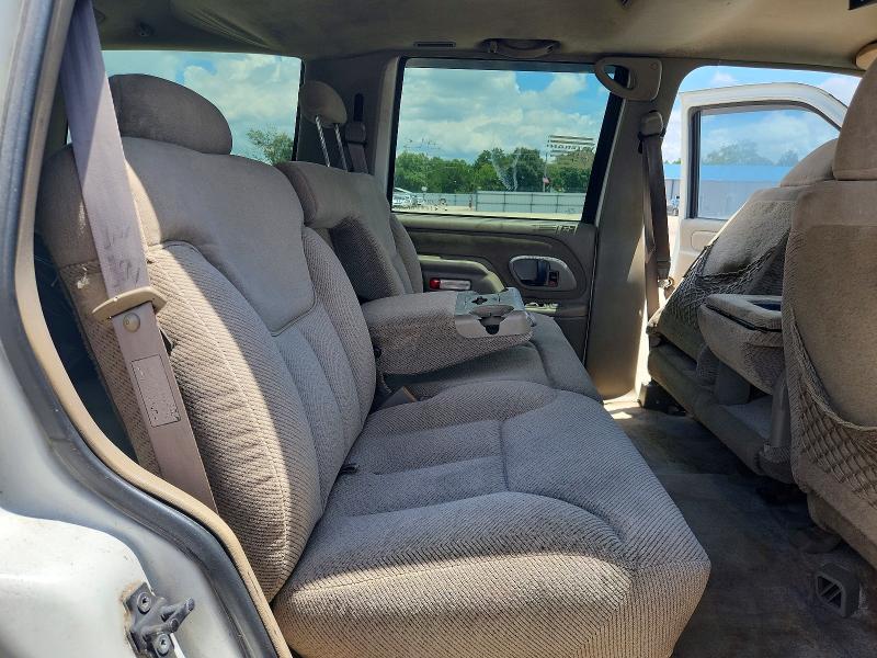 59732136 :رقم المزاد ، 1GNEC13R9XJ570653 vin ، 1999 Chevrolet Tahoe مزاد بيع