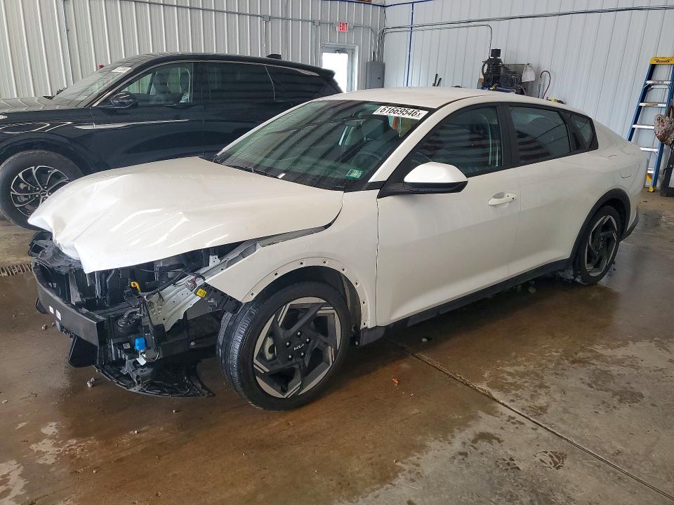 61669546 :رقم المزاد ، 3KPFU4DE7SE081908 vin ، 2025 Kia K4 مزاد بيع