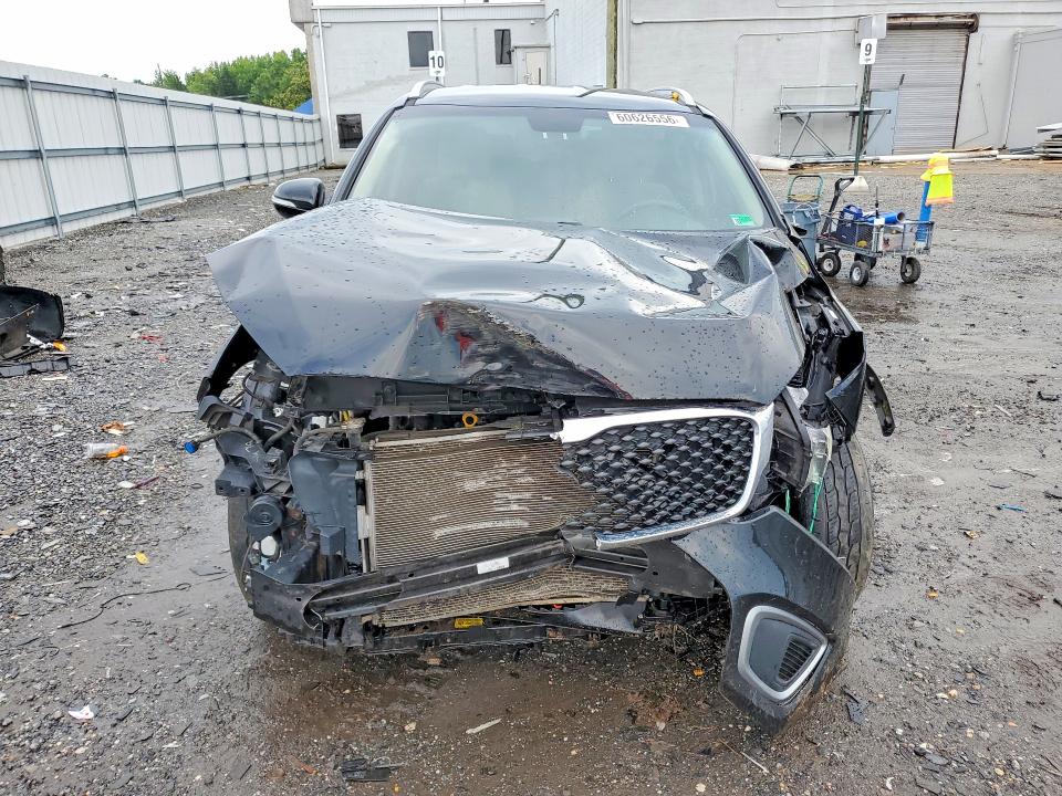 60626556 :رقم المزاد ، 5XYPGDA57HG292487 vin ، 2017 Kia Sorento مزاد بيع