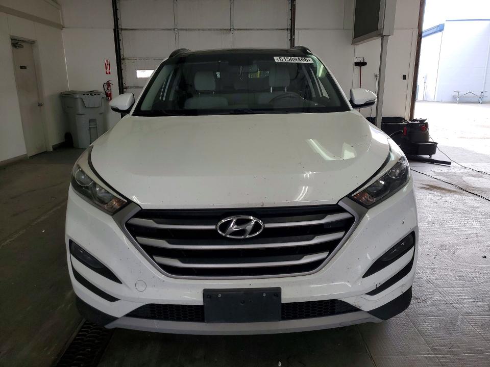 61589466 :رقم المزاد ، KM8J3CA22JU690692 vin ، 2018 Hyundai Tucson مزاد بيع
