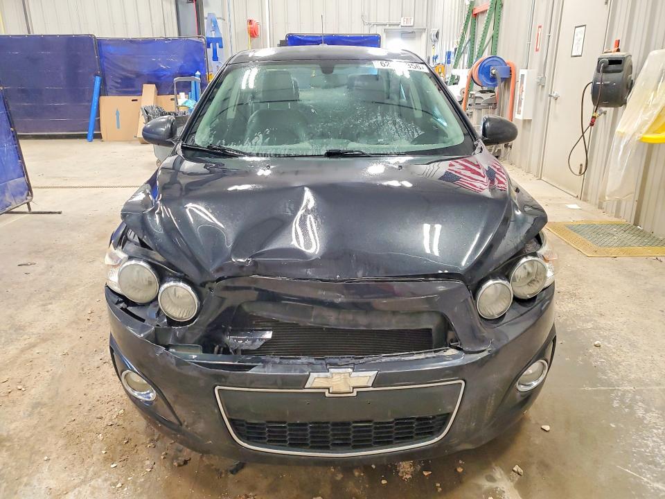 62721356 :رقم المزاد ، 1G1JE5SB1F4107912 vin ، 2015 Chevrolet Sonic مزاد بيع