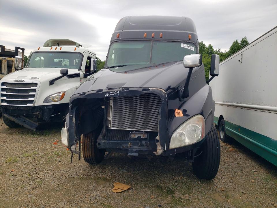 61701956 :رقم المزاد ، 1FUGGLDV1GLHA2524 vin ، 2016 Freightliner Cascadia 125 مزاد بيع