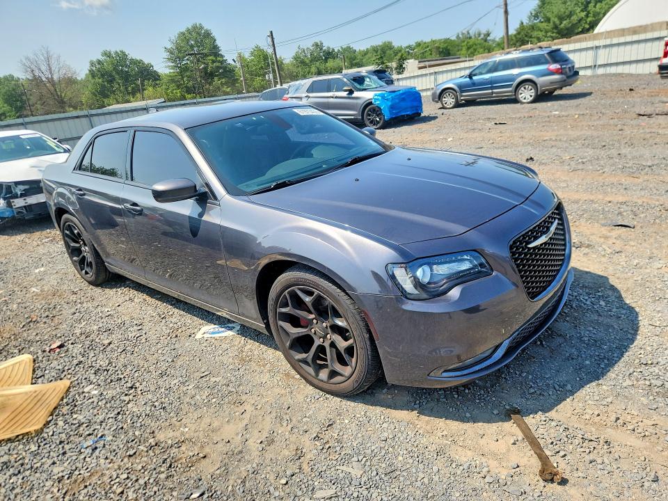 2015 Chrysler 300 მანქანა იყიდება აუქციონზე, vin: 2C3CCABG8FH872522, აუქციონის ნომერი: 61975406