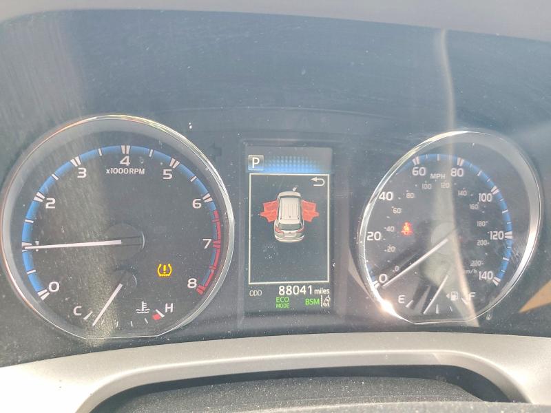 61912526 :رقم المزاد ، 2T3YFREV8HW322600 vin ، 2017 Toyota Rav4 مزاد بيع