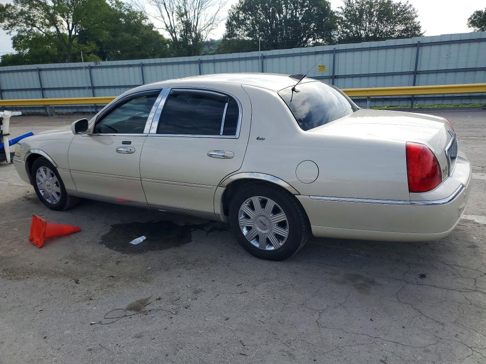 Продаж на аукціоні авто 2003 Lincoln Town Car, vin: 1LNHM83W13Y621271, номер лоту: 62546826