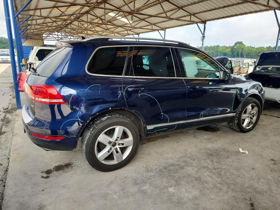 2011 Volkswagen Touareg მანქანა იყიდება აუქციონზე, vin: WVGFF9BP7BD000608, აუქციონის ნომერი: 61214136