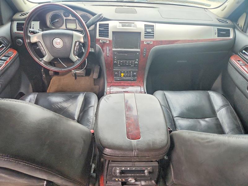 61435196 :رقم المزاد ، 1GYUKCEF0AR229330 vin ، 2010 Cadillac Escalade مزاد بيع