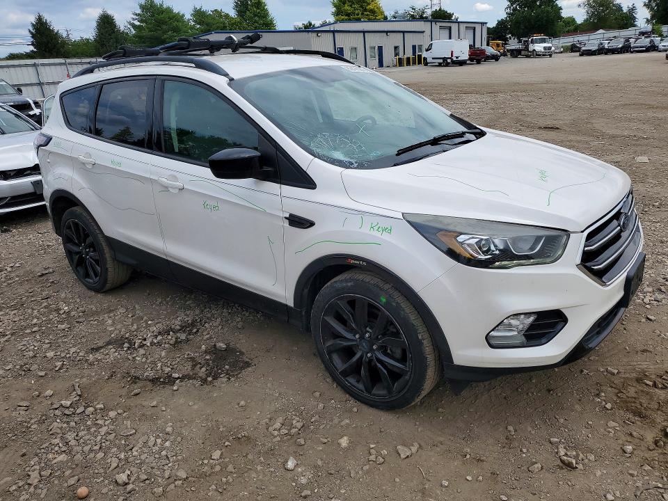 62426916 :رقم المزاد ، 1FMCU9GD1HUC91896 vin ، 2017 Ford Escape مزاد بيع