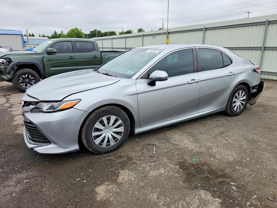 60258316 :رقم المزاد ، 4T1B11HK5JU546283 vin ، 2018 Toyota Camry مزاد بيع