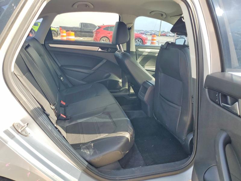 60672096 :رقم المزاد ، 1VWAT7A37FC056700 vin ، 2015 Volkswagen Passat مزاد بيع
