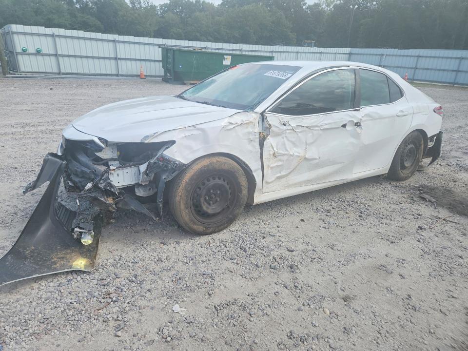 61879266 :رقم المزاد ، 4T1B11HK4JU082726 vin ، 2018 Toyota Camry مزاد بيع
