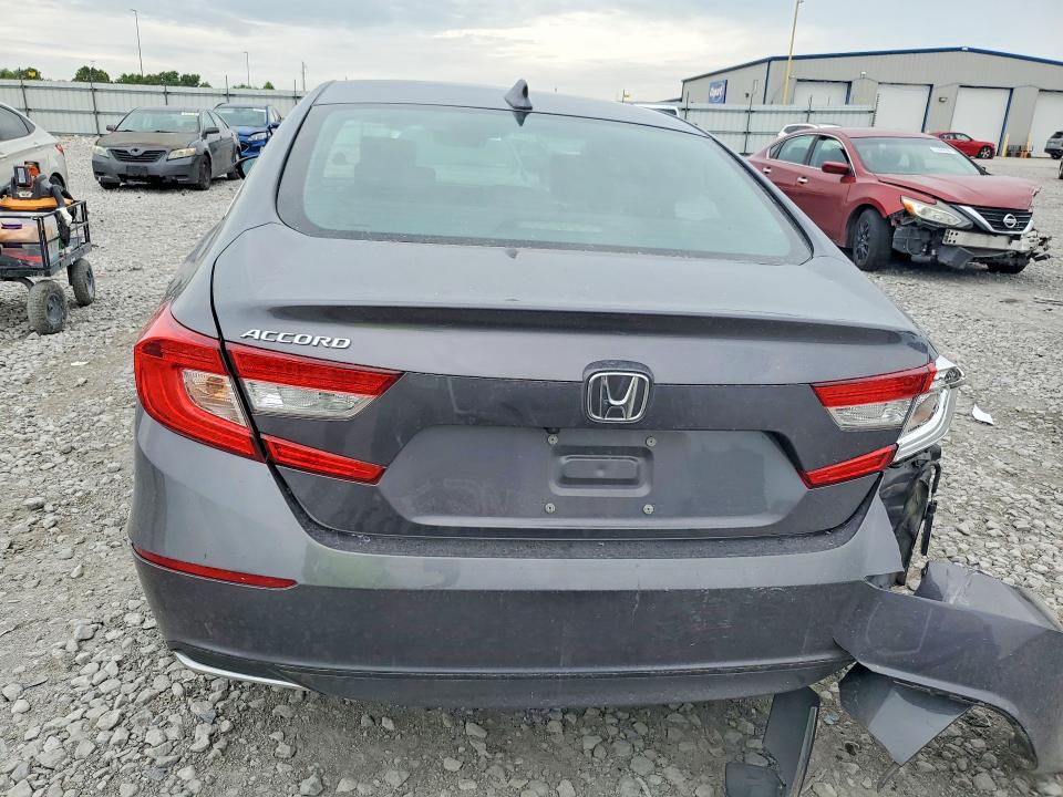 62267086 :رقم المزاد ، 1HGCV1F50JA239164 vin ، 2018 Honda Accord مزاد بيع