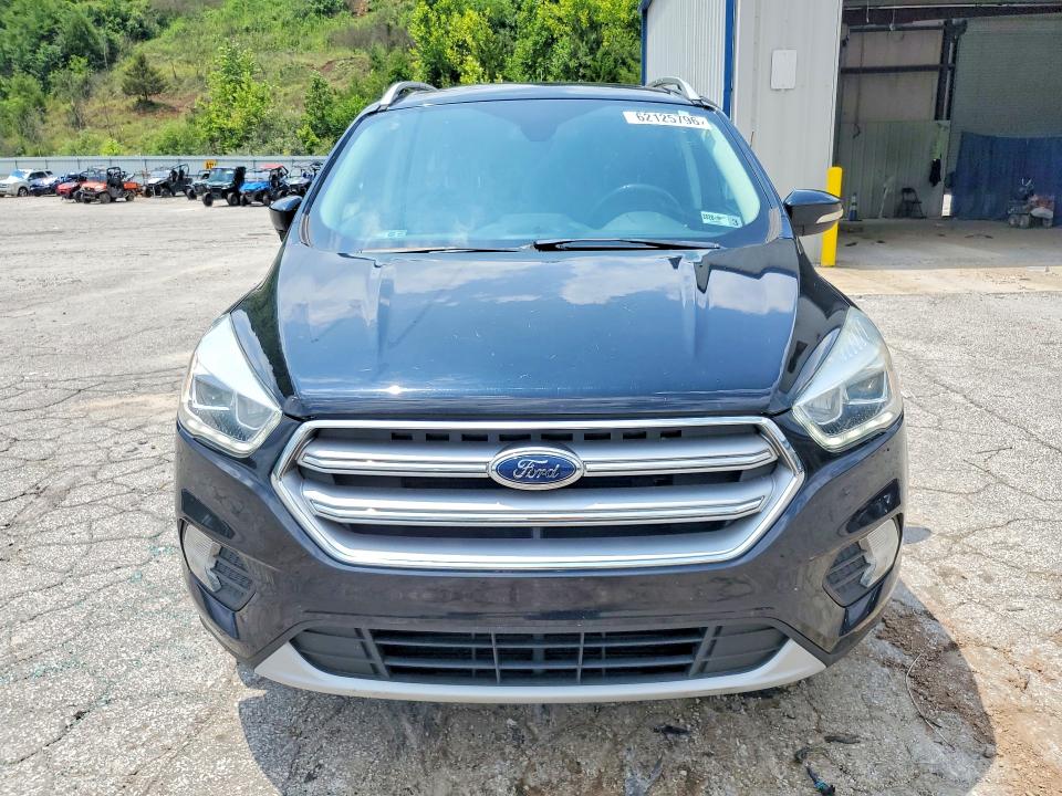 62125796 :رقم المزاد ، 1FMCU9J91HUD37442 vin ، 2017 Ford Escape مزاد بيع