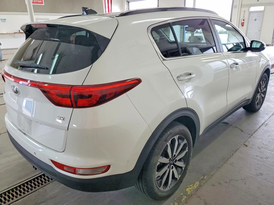 Продажа на аукционе авто 2018 Kia Sportage, vin: KNDPNCAC3J7389204, номер лота: 61043796