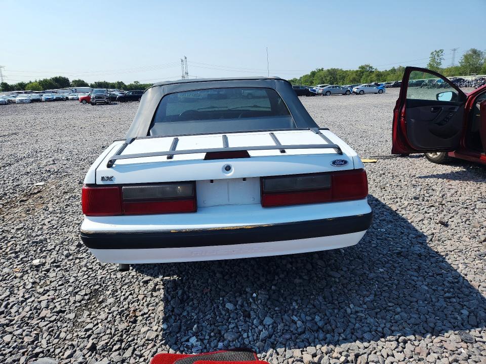 62871776 :رقم المزاد ، 1FABP44A1JF161041 vin ، 1988 Ford Mustang مزاد بيع