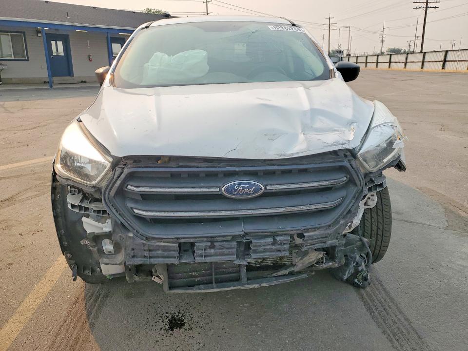 2017 Ford Escape მანქანა იყიდება აუქციონზე, vin: 1FMCU0F74HUB44916, აუქციონის ნომერი: 62682856
