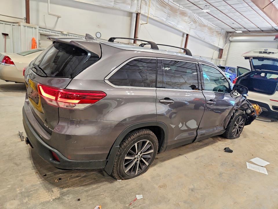 Продажа на аукционе авто 2019 Toyota Highlander, vin: 5TDJZRFH3KS709176, номер лота: 63011966