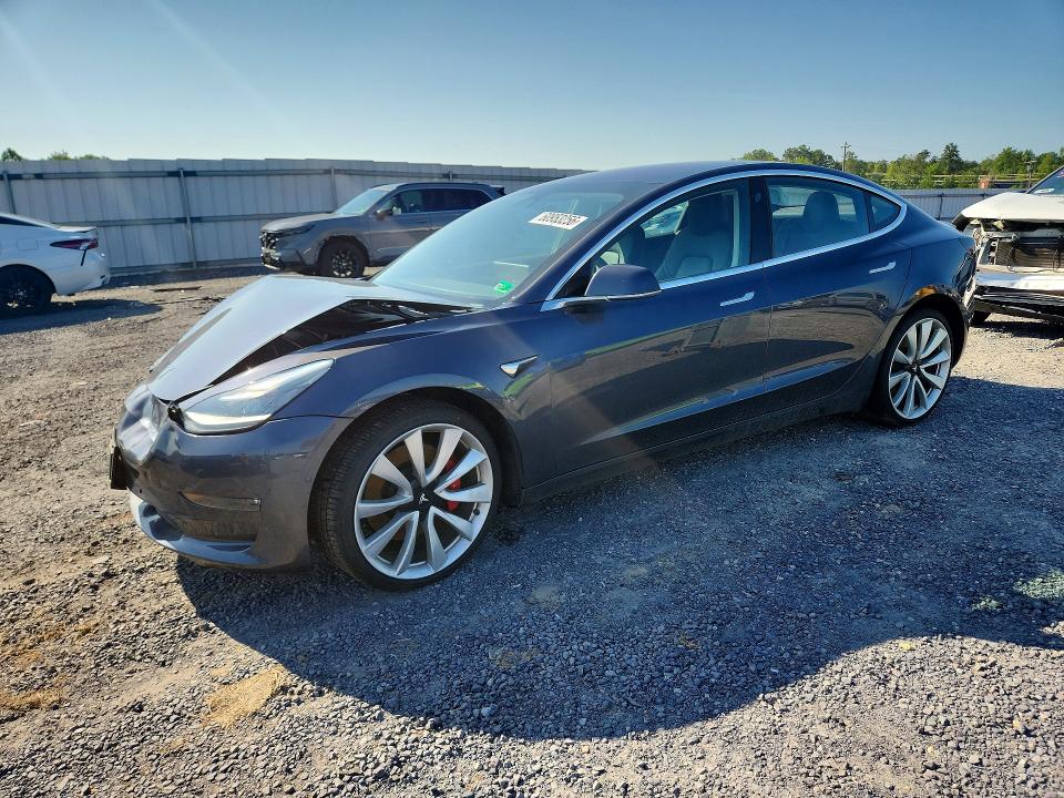 60953256 :رقم المزاد ، 5YJ3E1EB7JF151371 vin ، 2018 Tesla Model 3 مزاد بيع