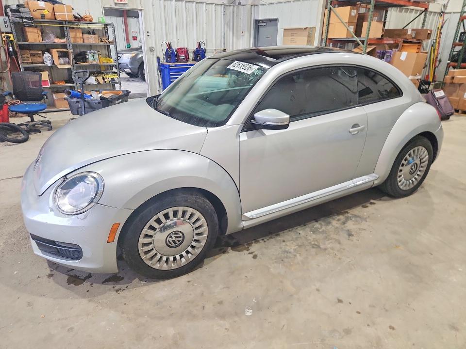 62616936 :رقم المزاد ، 3VWJ17ATXFM620490 vin ، 2015 Volkswagen Beetle مزاد بيع