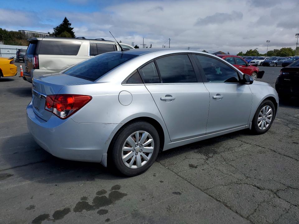 62295106 :رقم المزاد ، 1G1PC5SH8B7119228 vin ، 2011 Chevrolet Cruze مزاد بيع
