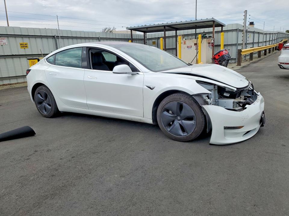 60520796 :رقم المزاد ، 5YJ3E1EA5JF162330 vin ، 2018 Tesla Model 3 مزاد بيع