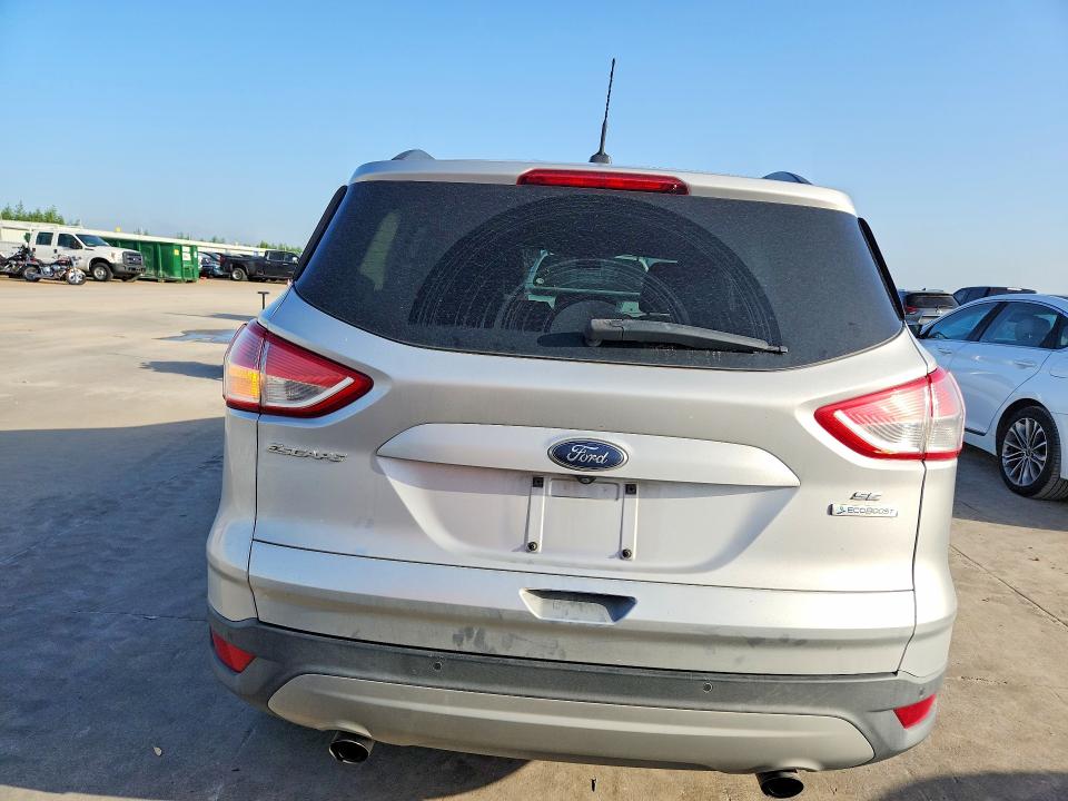 61002306 :رقم المزاد ، 1FMCU0G90FUC88427 vin ، 2015 Ford Escape مزاد بيع