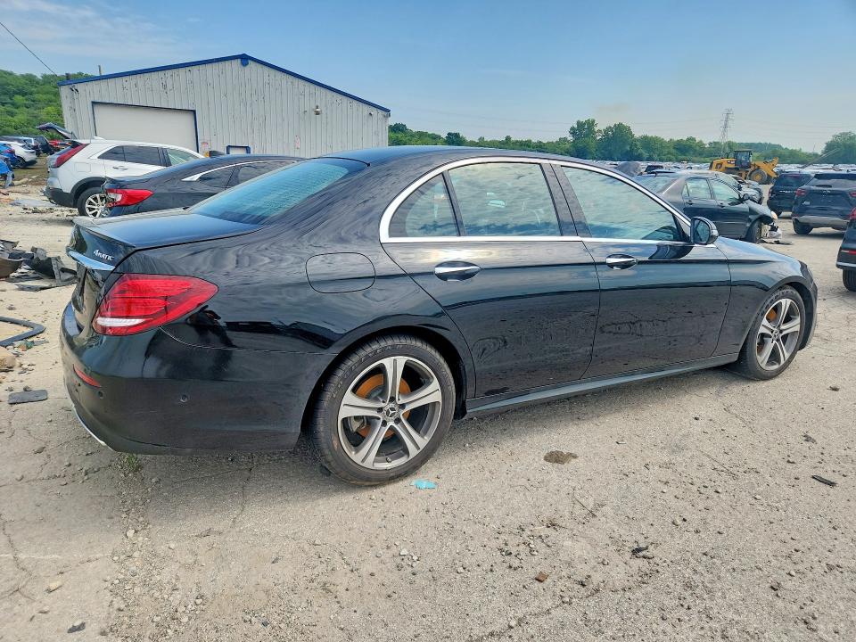 60272956 :رقم المزاد ، WDDZF4KB4JA472019 vin ، 2018 Mercedes-benz E مزاد بيع