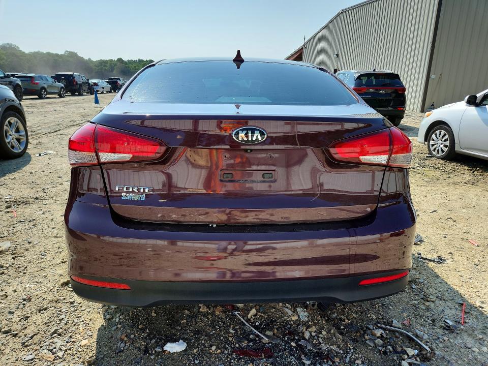 59067046 :رقم المزاد ، 3KPFK4A78JE281514 vin ، 2018 Kia Forte مزاد بيع