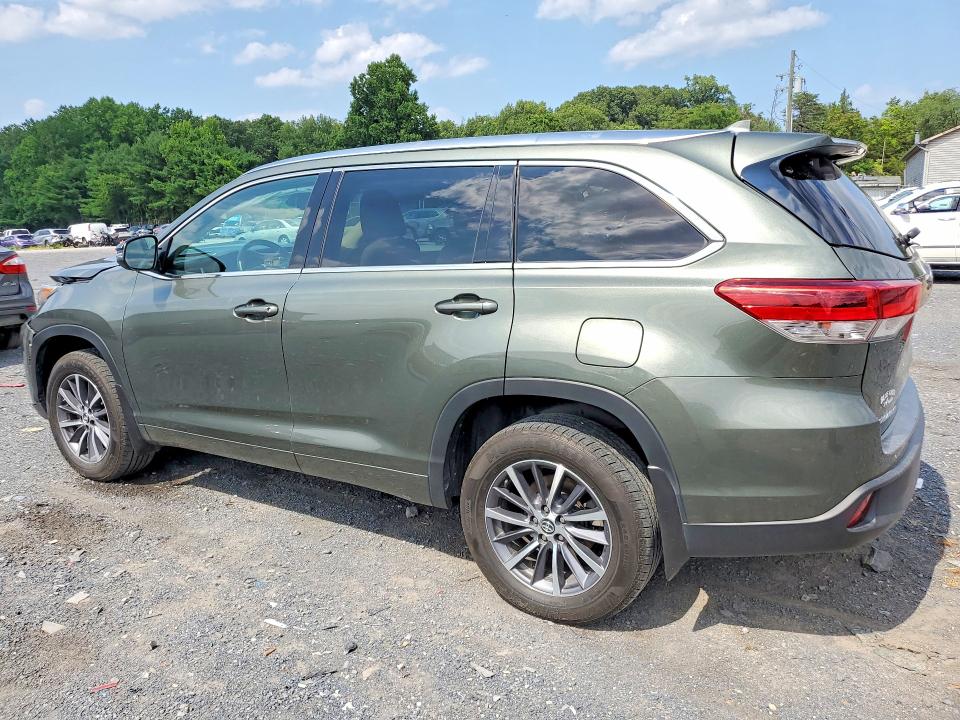 2018 Toyota Highlander მანქანა იყიდება აუქციონზე, vin: 5TDJZRFH8JS818795, აუქციონის ნომერი: 61872276