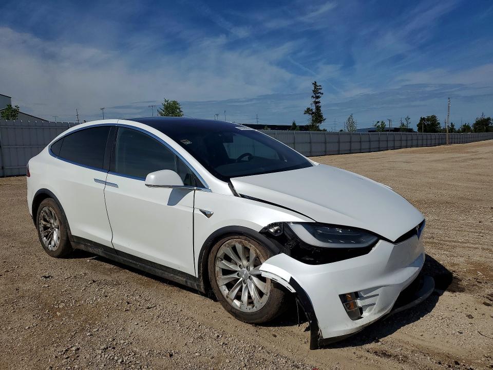 Продажа на аукционе авто 2018 Tesla Model X, vin: 5YJXCDE24JF104033, номер лота: 60328856