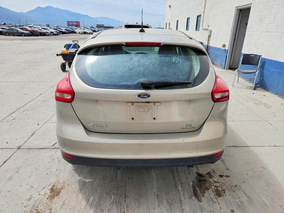 61066746 :رقم المزاد ، 1FADP3K21FL283129 vin ، 2015 Ford Focus مزاد بيع