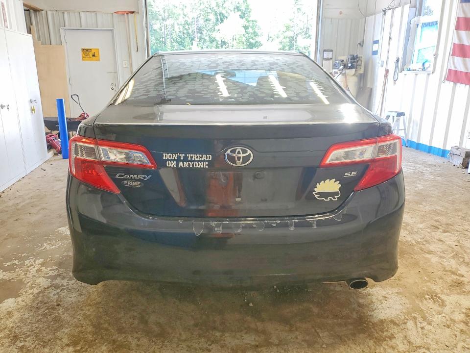 60441896 :رقم المزاد ، 4T1BF1FK6CU098742 vin ، 2012 Toyota Camry مزاد بيع