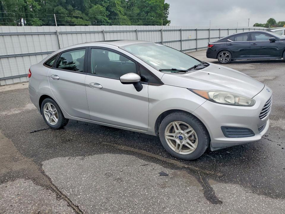 60494506 :رقم المزاد ، 3FADP4BJ9JM108244 vin ، 2018 Ford Fiesta مزاد بيع