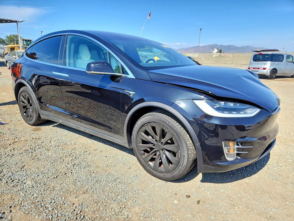 62472526 :رقم المزاد ، 5YJXCAE25HF065882 vin ، 2017 Tesla Model X مزاد بيع
