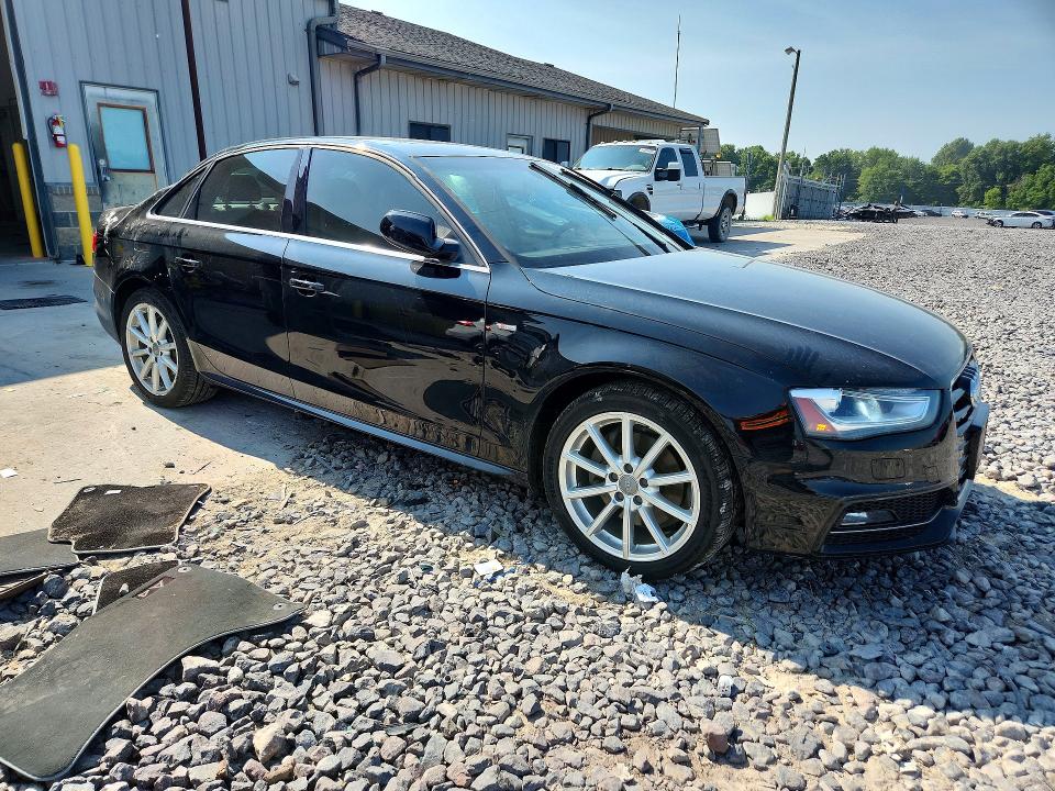60477576 :رقم المزاد ، WAUFFAFL0FN043231 vin ، 2015 Audi A4 مزاد بيع