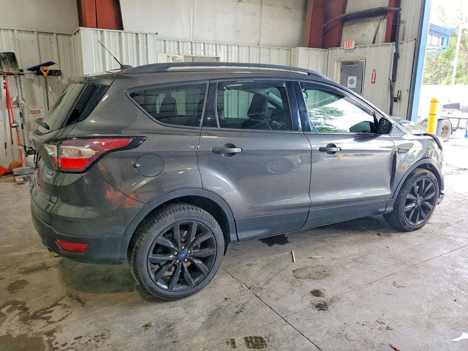 2018 Ford Escape მანქანა იყიდება აუქციონზე, vin: 1FMCU9GD8JUB92854, აუქციონის ნომერი: 60811876