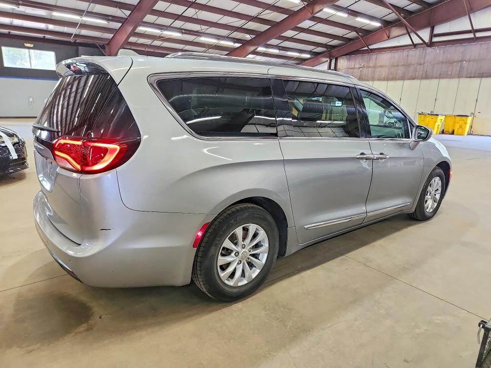 Продажа на аукционе авто 2019 Chrysler Pacifica, vin: 2C4RC1BG3KR685392, номер лота: 63036106