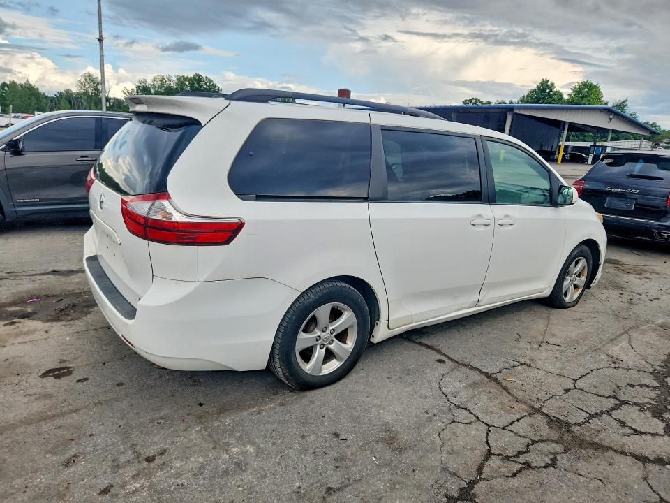 62761926 :رقم المزاد ، 5TDKK3DC4FS539039 vin ، 2015 Toyota Sienna مزاد بيع
