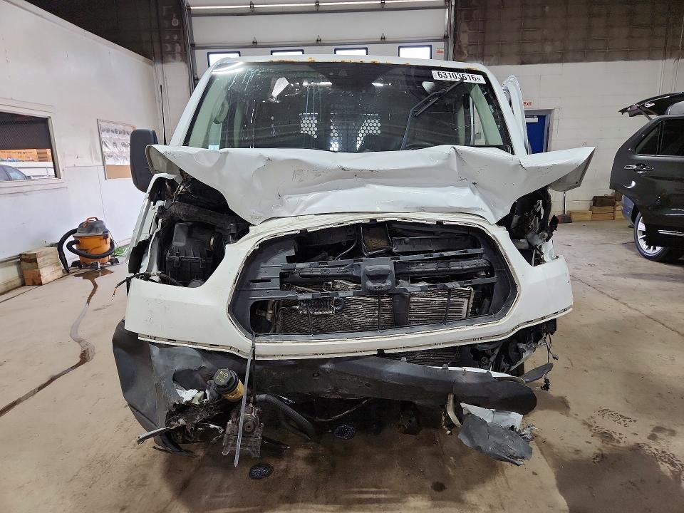 63103616 :رقم المزاد ، 1FTYE1ZM6JKA02471 vin ، 2018 Ford Transit مزاد بيع