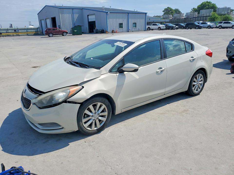 61367526 :رقم المزاد ، KNAFK4A61F5275738 vin ، 2015 Kia Forte مزاد بيع