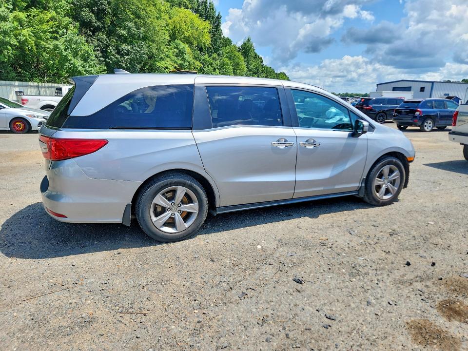 61021616 :رقم المزاد ، 5FNRL6H79JB066813 vin ، 2018 Honda Odyssey مزاد بيع